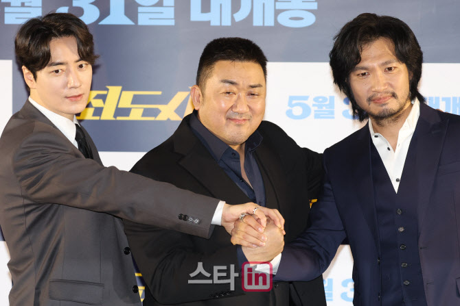 손을 잡은 손 포스터