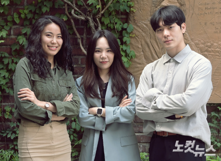 비오는 지하철 포스터